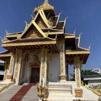 街中歩いてると突然現れる寺院っぽい柱！？Vientiane City Pillar (Hor Lak Muang)