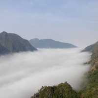 ノーンキャウの朝、登山と絶景、雲海　Sleeping Lady Peak View-Point