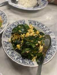 ร้านตู้กับข้าว อาหารพื้นเมืองภูเก็ตหรอยแรง !!