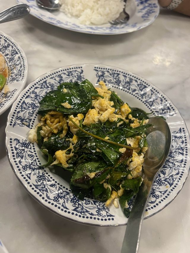ร้านตู้กับข้าว อาหารพื้นเมืองภูเก็ตหรอยแรง !!