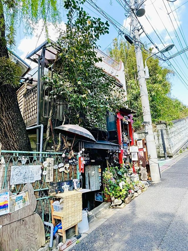 【東京都/ねんねこ神社】谷中にある猫だらけの神社