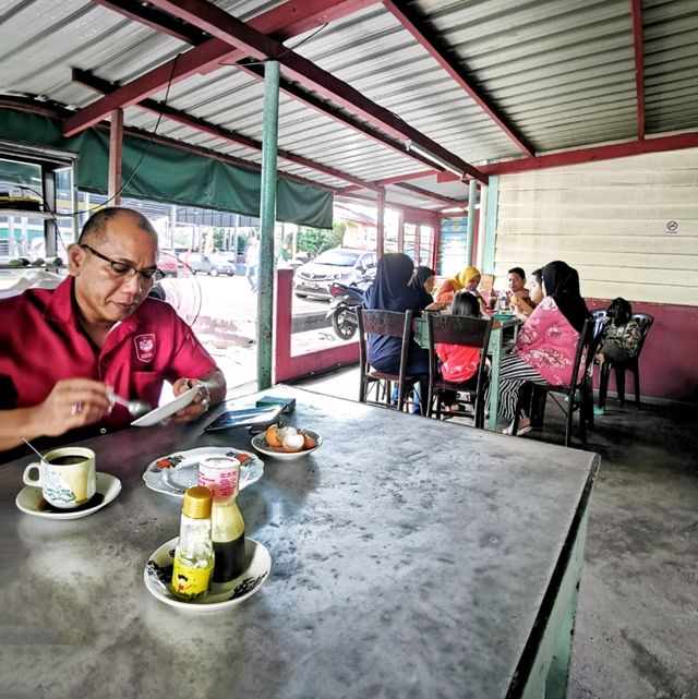 A hidden old-school kopitiam in Muar