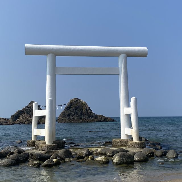日本福岡「夫婦岩」：象徵愛情與圓滿的神聖景點