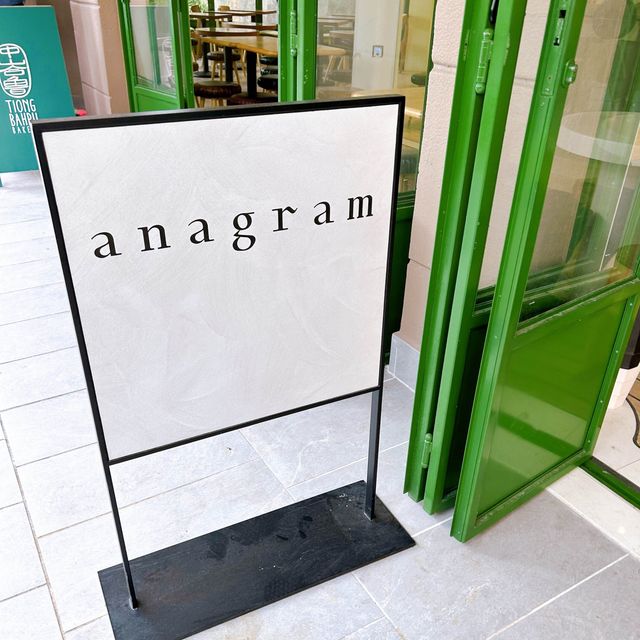 Minimalist Anagram Specialty Cafe