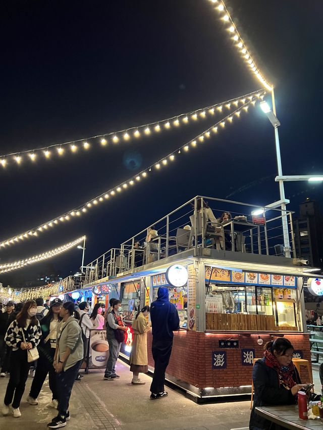 🥰河畔碼頭超浪漫奇幻彩色 - 台北大稻埕碼頭貨櫃市集💕