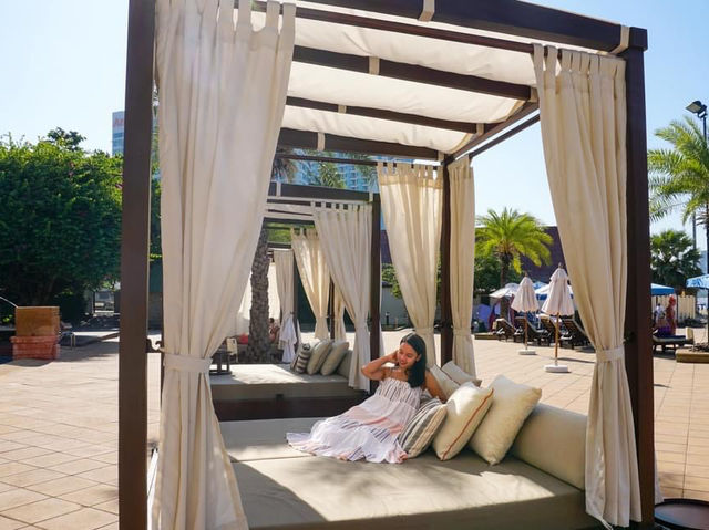 Dusit Thani Pattaya ที่พักสวยริมหาเพัทยา