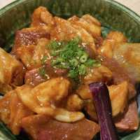仙台で初の生肉提供店！高級感ある店内で食べるのは極上ユッケ丼