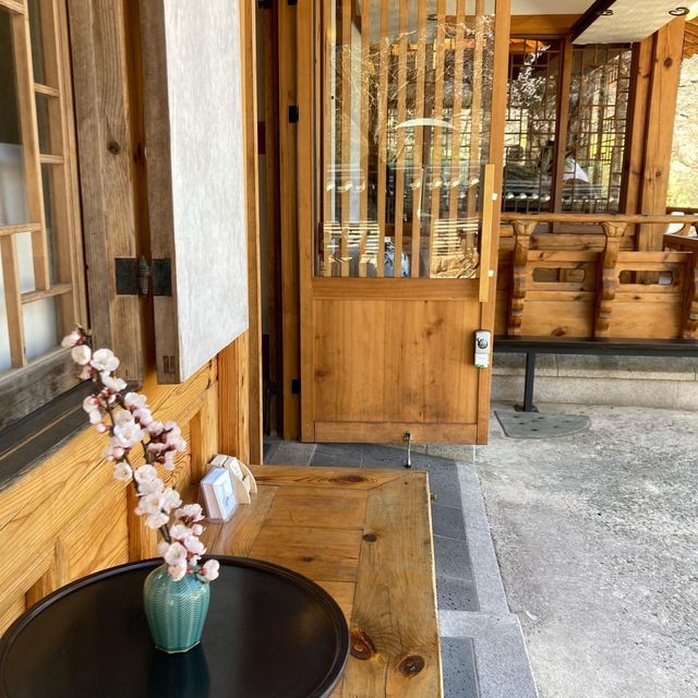 ソウル《南山公園》カジュアルな韓屋造りの食堂