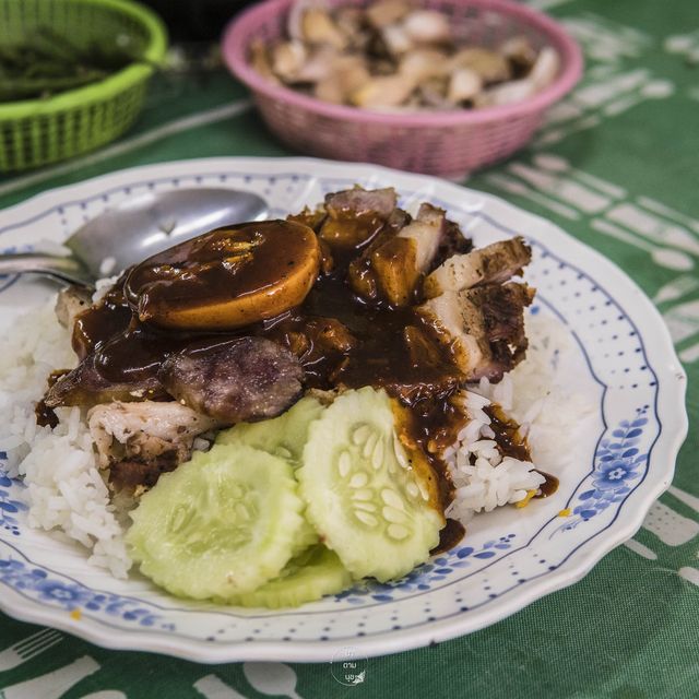 ร้านข้าวหมูกรอบ ขวัญใจคนท้ายเหมือง