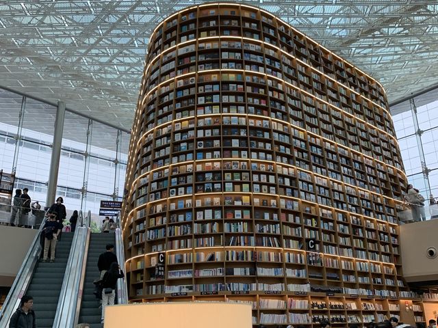 韓国　韓国観光スポット　圧倒されるピョルマダン図書館！