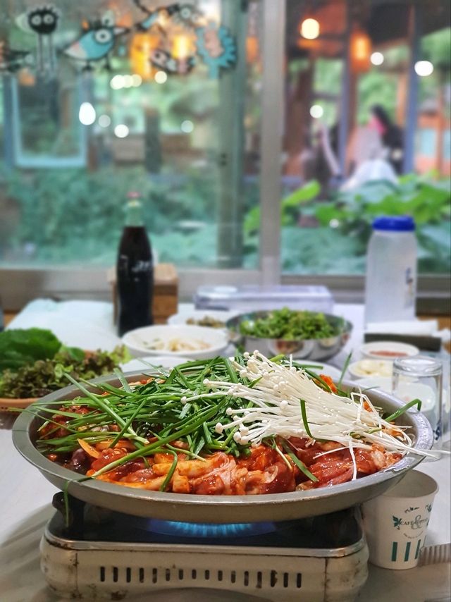 방갈로에서 즐기는 오리불고기맛집, 계곡 물놀이까지🏕