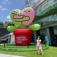 葵芳擁抱主題藝術裝置