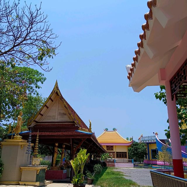 วัดแหลม วัดที่มีสถานีรถไฟ