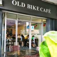 Old Bike Cafe, nice cafe in a small town! ☕