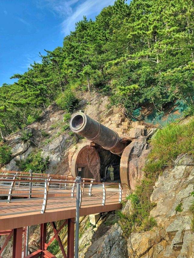 빛터널과 포토존이 있는 대항항포진지동굴🪨