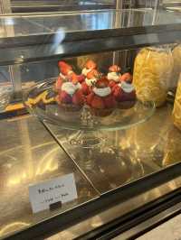 【福岡カフェ】いちごスイーツがスタート！シンプルな店内のインテリアも素敵！