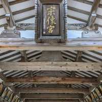 宗像大社辺津宮は、緑に囲まれた、とても美しい神社で、世界遺産でもある。