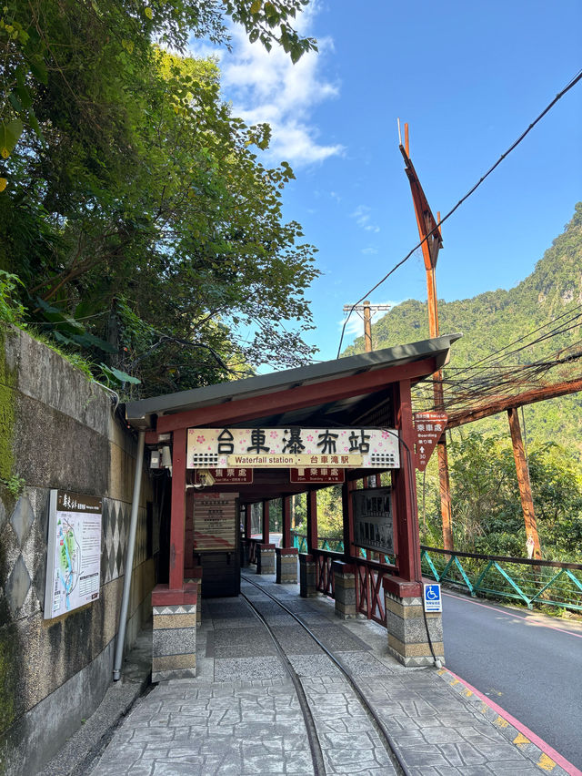 One-day Trip ชมน้ำตก เที่ยวถนนคนเดินที่ Wulai