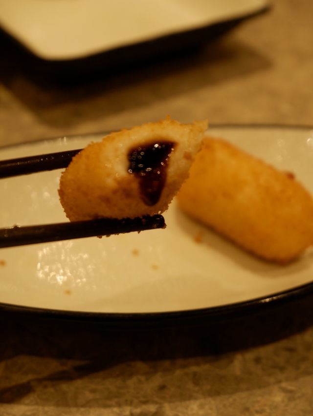 「屯門上海菜，蟹粉年糕和油爆蝦出色」