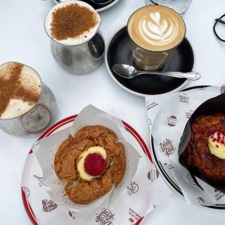 Dirty Red: Comfortable and bright, definitely worth a visit