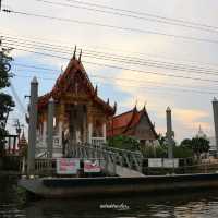 นั่งเรือ ไหว้พระ นั่งชิลล์คาเฟ่ คลองอ้อมนนท์