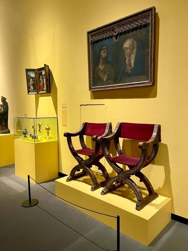 Great collection & exhibit! 