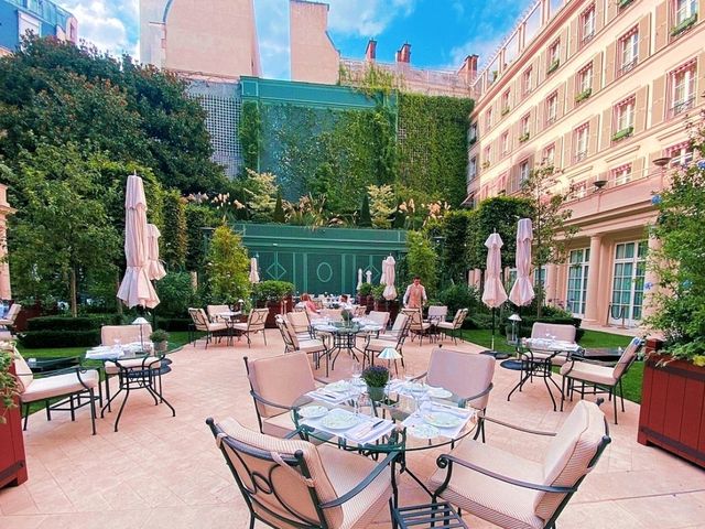 ✨ Stay at Le Bristol Paris 