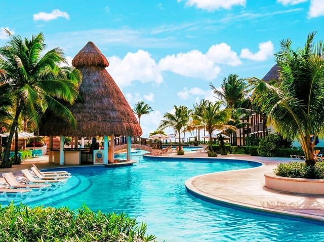 🌴 Relax at the Reef Coco Resort 