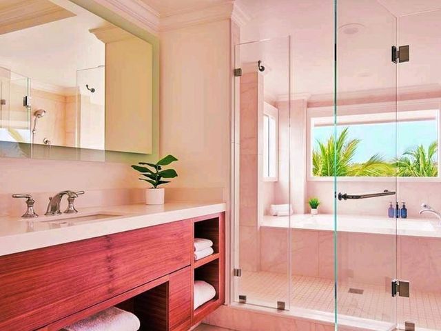 🌴 Tropical Retreat in Maui