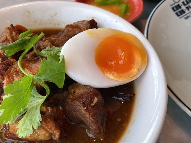 아이콘 시암 맛집 “KUB KAO KUB PLA”🦀