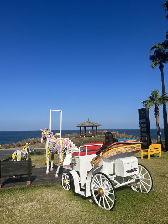 韓国　チェジュ島にあるエメラルドグリーンの海岸🗿