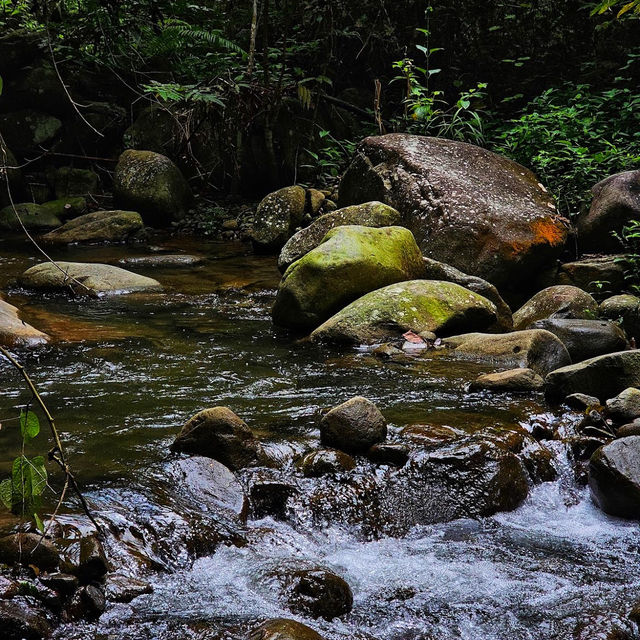 🇲🇾 Lepoh Waterfall: Your Next Adventure Awaits in the Wild