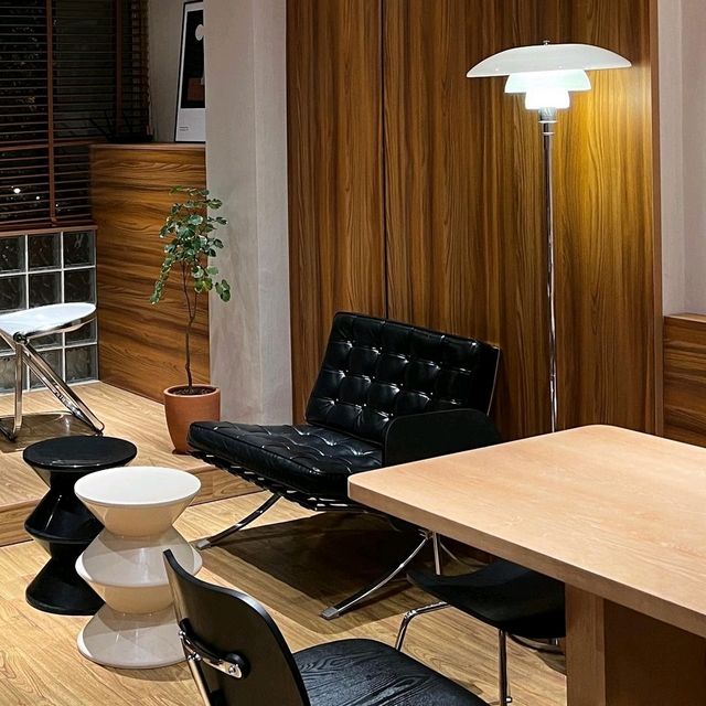 9room Cafe & Decor
