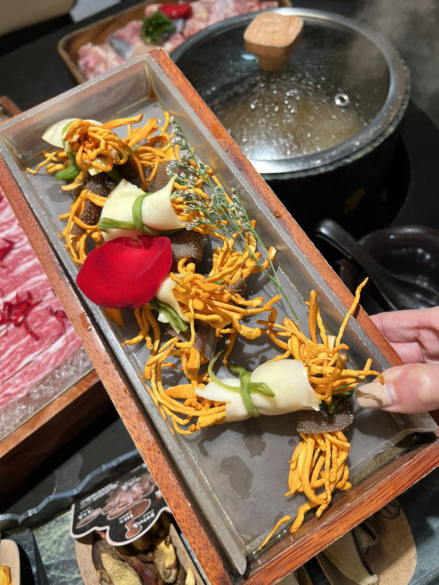 「深圳食雲南野生菌火鍋，適合聚餐」