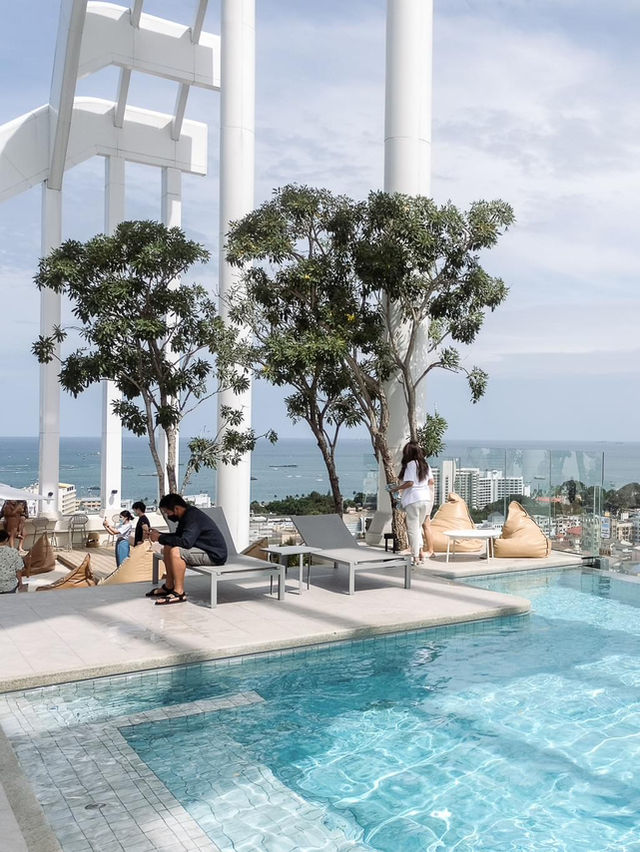 Arbour Hotel Pattaya ที่พักสระว่ายน้ำวิวสุดปัง