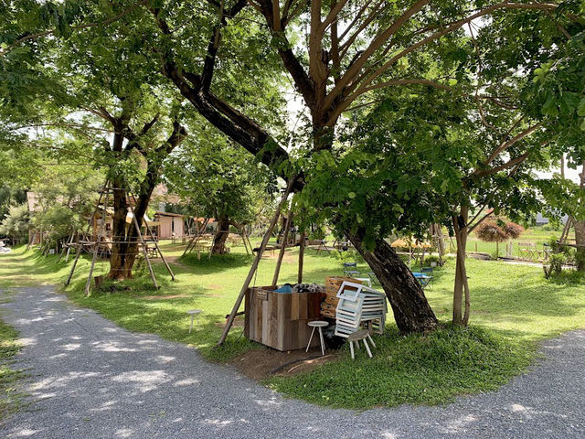 ☕️ Dokmai Pratoo Jaekan Village ดอกไม้ ประตู แจกัน