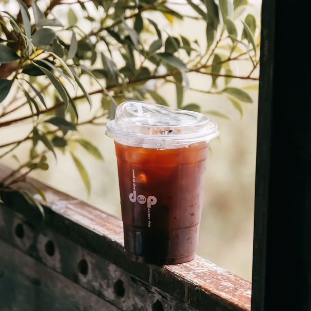 จิบกาแฟในโบกี้สุดคลาสสิคที่ Dop Coffee ท่าลี่! 