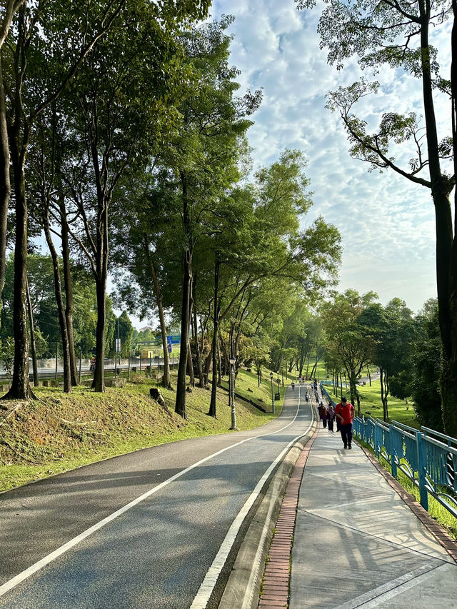 A Peaceful Day at Kepong Metropolitan Park: Sunrise, Sunset, and Delicious Local Eats 