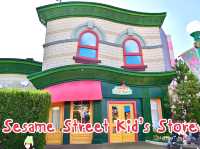 ร้านขายของ Elmo’s : Sesame Street Kid’s Store