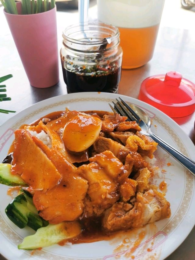 เฮียตี๋ ช.บางกรวย ข้าวหมูแดง หมูกรอบสุดอร่อย 
