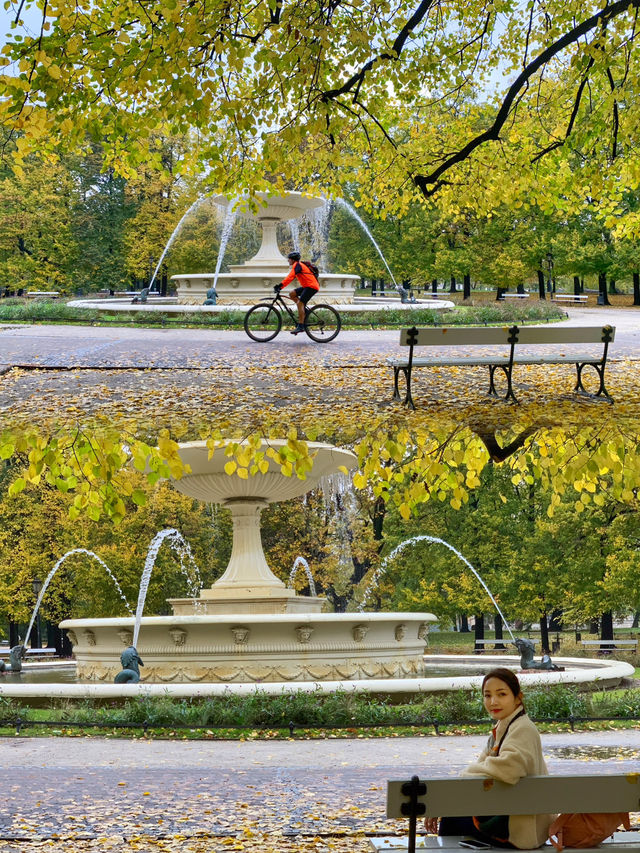 Golden Autumn Serenity: An Unplanned Stroll Through Warsaw's Saxon Gardens