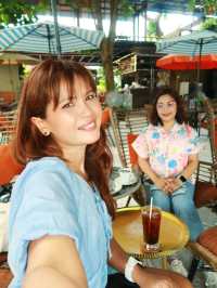 Manga & Hubba : คาเฟ่ริมทะเลบางเสร่