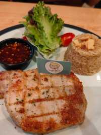 ร้านฮังกรีเนิร์ด สเต็ก แอนด์ พาสต้า ราชเทวี