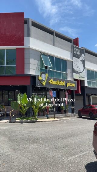 A luscious taste of local pizza! 