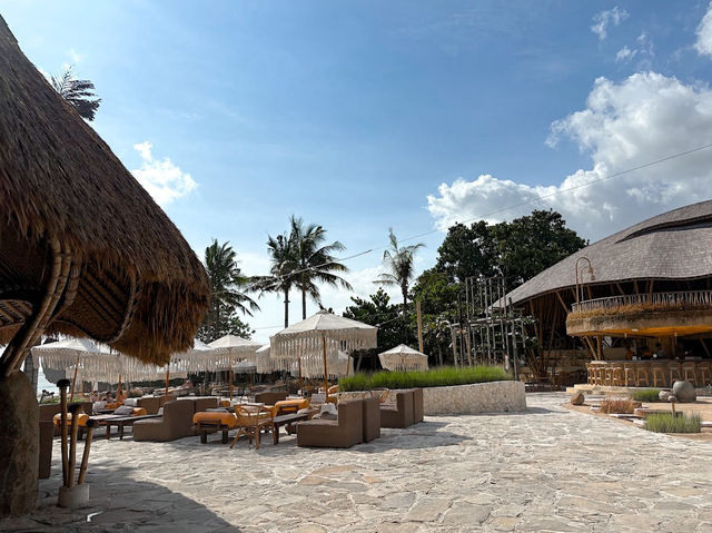 Mari Beach Club