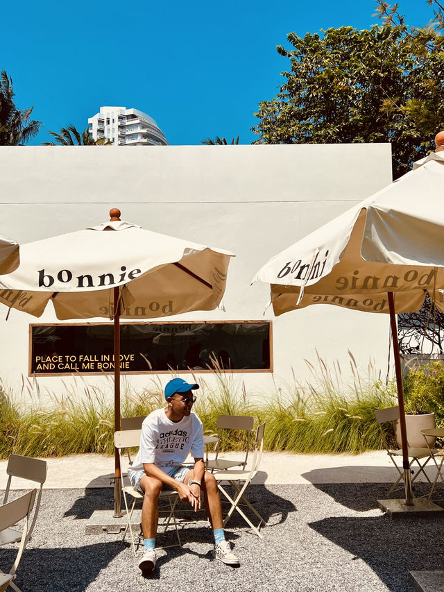 bOnnie on the beach คาเฟ่ติดหาดสุดชิลที่ชะอำ
