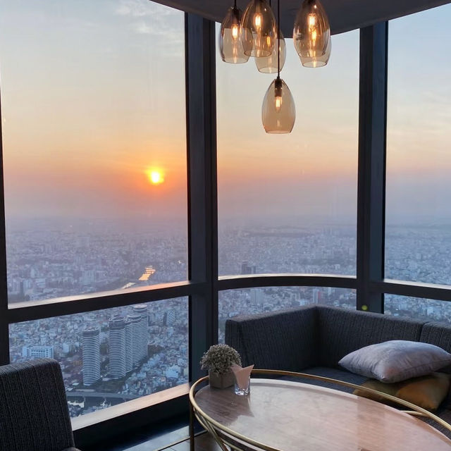 Sky-High Elegance: My Luxurious Stay at Vinpearl Landmark 81, Autograph Collection