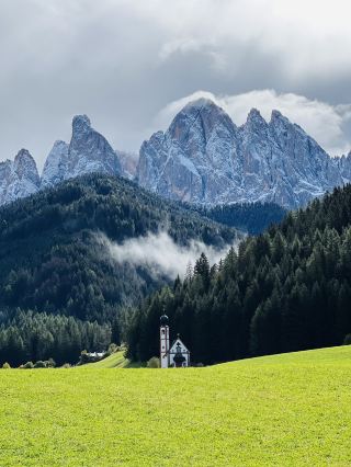 Funes Santa Maddalena: 돌로미티의 숨겨진 보석을 찾아가는 보람 있는 여정