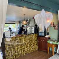 Rico คาเฟ่น่ารักสุดมินิมอลริมถนนสุขุมวิท