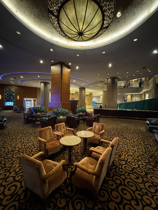 พักสบายใจกลางเมืองฉงชิ่ง  HILTON CHONGQING